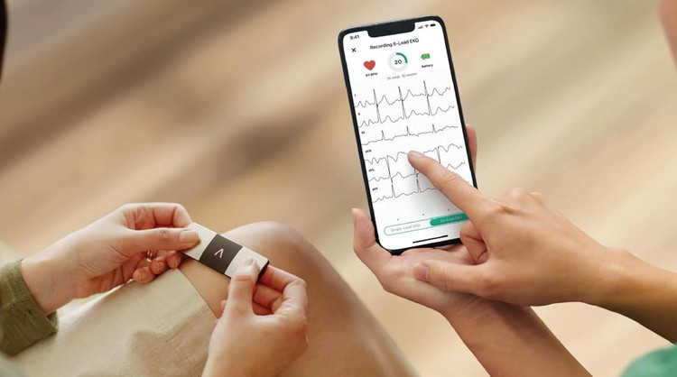 دستگاه نوار قلب AliveCor مدل KardiaMobile 6L